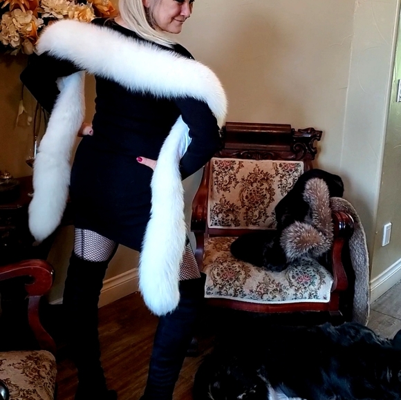 White Fox Fur Boa Wrap with Tails - Picture 4 of 17